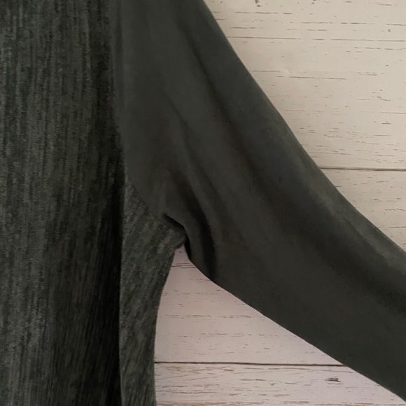 LOGO Lori Goldstein Zip Up Dark Green Cardigan with Shark Bite Hem, size 1X - Picture 7 of 15